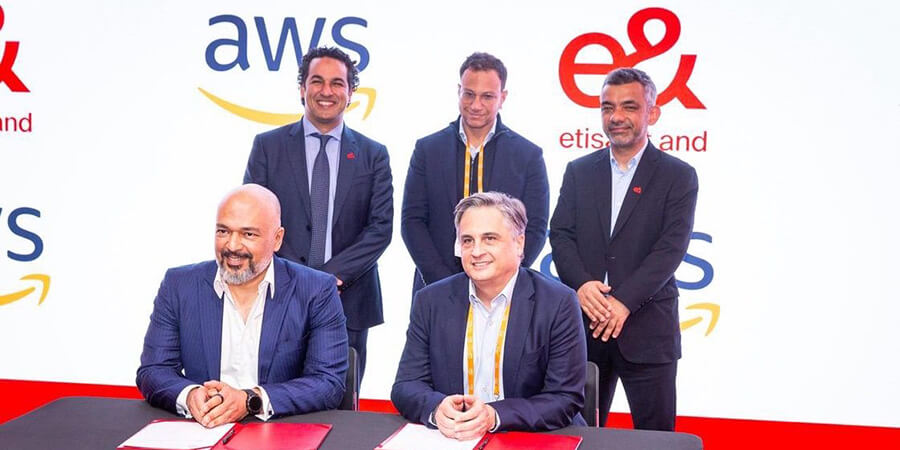 اتصالات من e&، AWS